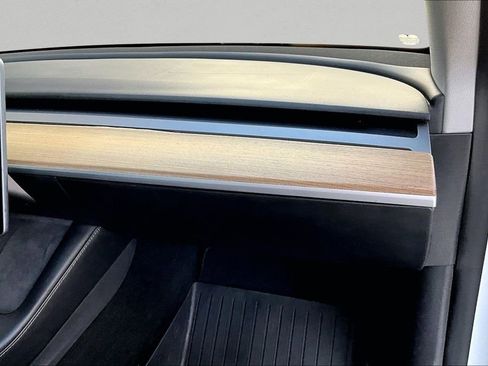 Used 2021 Tesla Model Y Long Range image 26