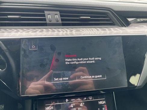 Used 2022 Audi e-tron Premium Plus w/ Premium Plus Package image 14