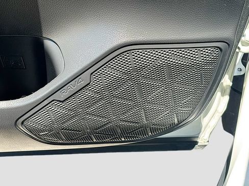 Used 2022 Toyota RAV4 XLE w/ Convenience Package AWD/4WD image 18