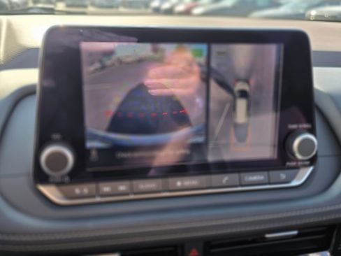 Used 2023 Nissan Rogue SL FWD image 32