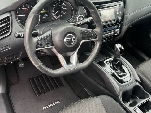 Used 2017 Nissan Rogue SV AWD/4WD image 13