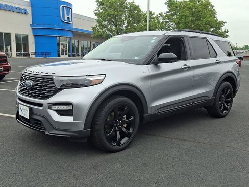 Used 2023 Ford Explorer ST-Line AWD/4WD image 3