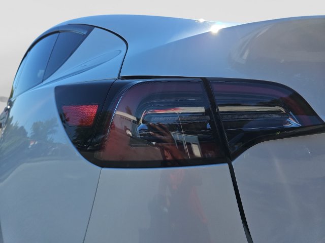 Used 2024 Tesla Model Y Long Range AWD/4WD image 37