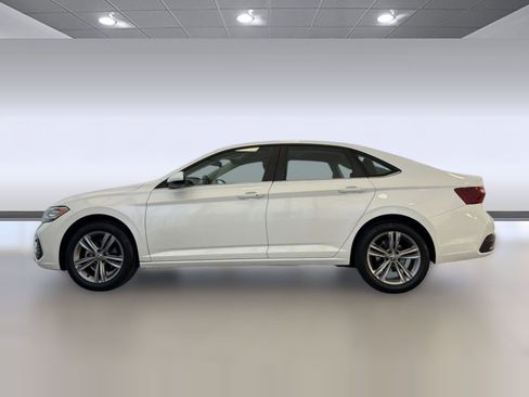 Certified 2024 Volkswagen Jetta SE image 2