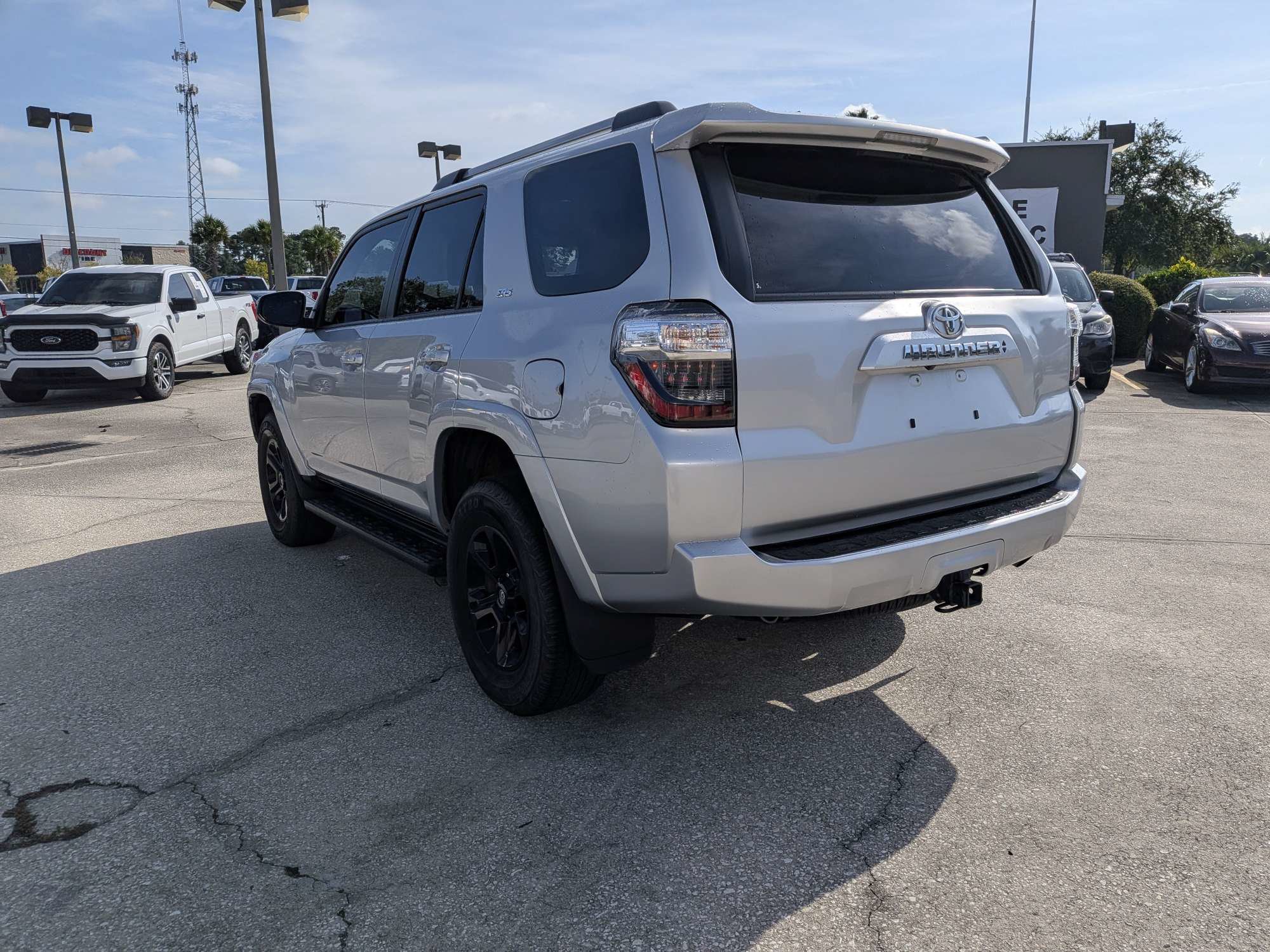 Used 2024 Toyota 4Runner SR5 AWD/4WD image 6