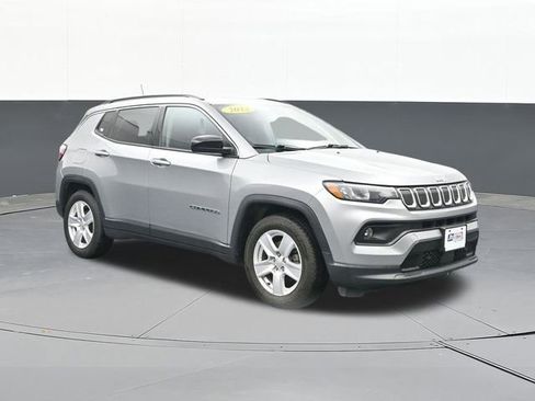 Used 2022 Jeep Compass Latitude FWD image 1
