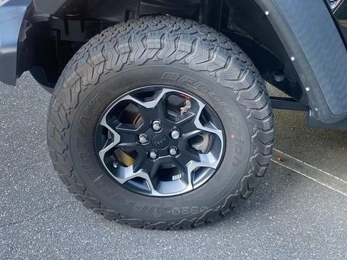 Used 2023 Jeep Wrangler Unlimited Rubicon AWD/4WD image 6