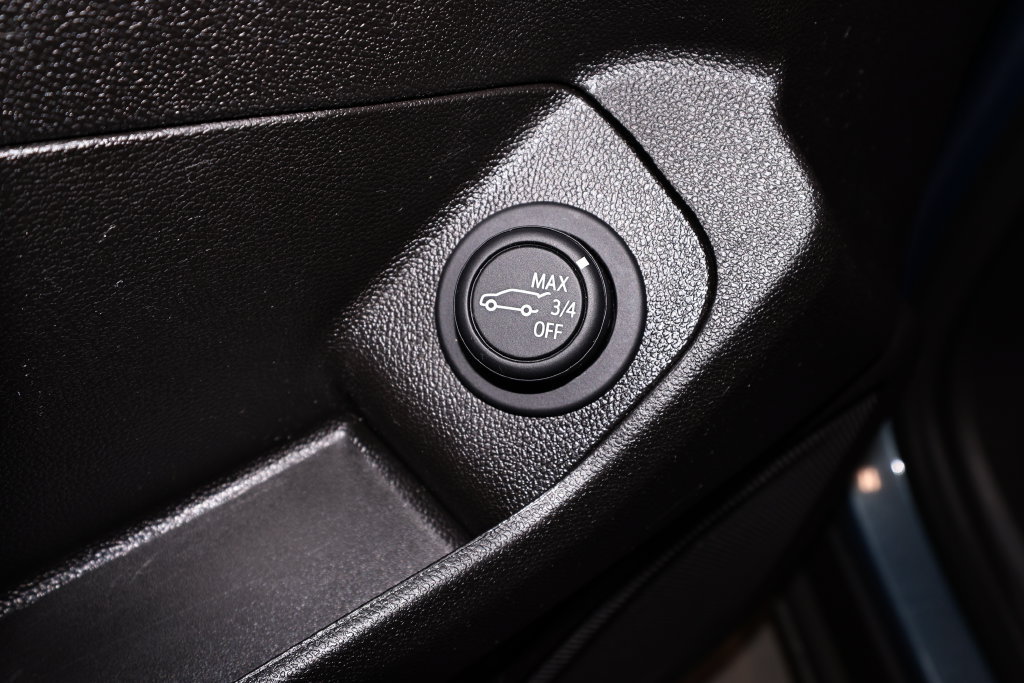 Used 2024 GMC Terrain SLT w/ Elevation Edition AWD/4WD image 15