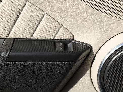 Used 2011 Ford Mustang GT Premium w/ Comfort Pkg image 45