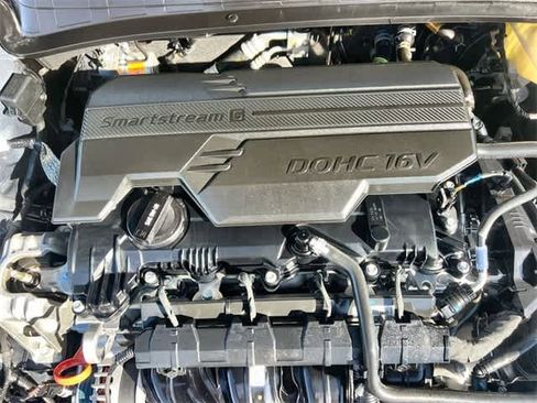 Used 2024 Hyundai Elantra Limited image 10