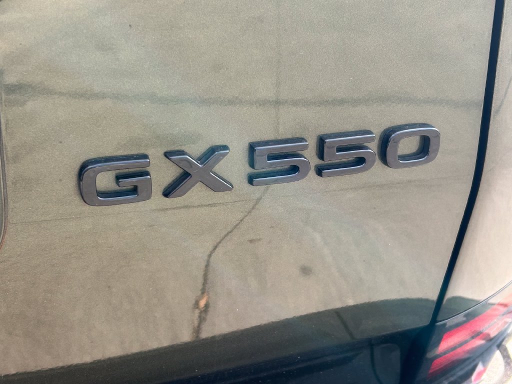 Used 2025 Lexus GX 550 w/ Accessory Package (31) AWD/4WD image 13