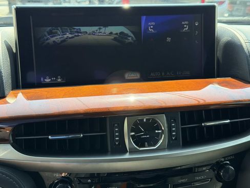 Used 2020 Lexus LX 570 4WD w/ Luxury Package image 26