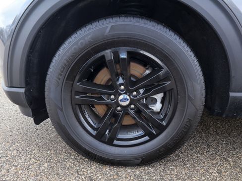 Used 2024 Ford Explorer XLT w/ Equipment Group 202A image 11