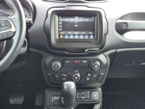 Used 2019 Jeep Renegade Trailhawk AWD/4WD image 18