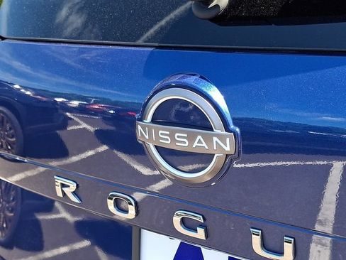 Used 2022 Nissan Rogue SV AWD/4WD image 29