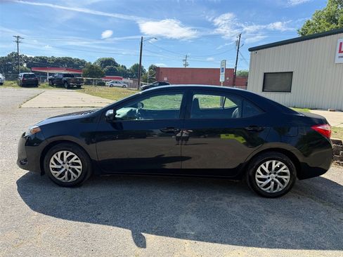 Used 2018 Toyota Corolla LE FWD image 3