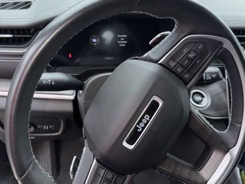 Used 2022 Jeep Grand Cherokee L Limited image 11