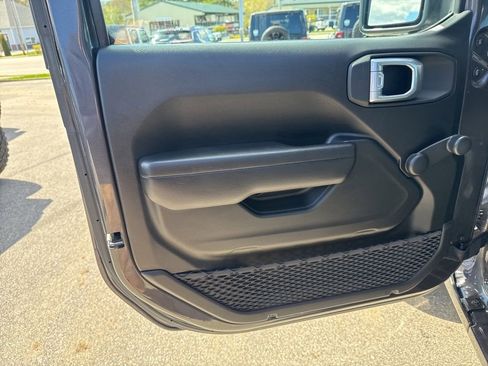Certified 2024 Jeep Wrangler Unlimited Sport AWD/4WD image 18