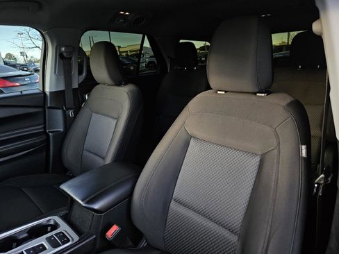 Used 2022 Ford Explorer XLT w/ Class IV Trailer Tow Package image 12