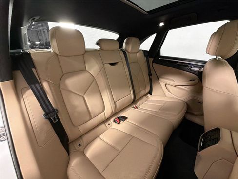 Certified 2026 Porsche Macan AWD/4WD image 27
