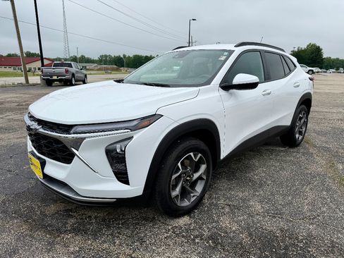 Used 2025 Chevrolet Trax LT w/ Driver Confidence Package FWD image 8