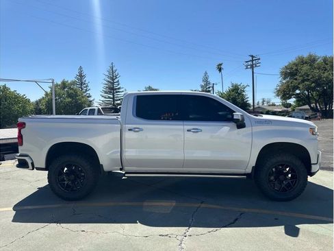 Used 2019 Chevrolet Silverado 1500 High Country w/ Technology Package image 5