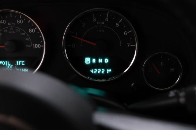 Used 2018 Jeep Wrangler Sahara w/ Connectivity Group AWD/4WD image 18