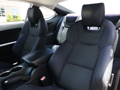 Used 2010 Hyundai Genesis 2.0T RWD image 4