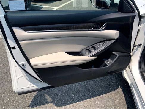 Used 2020 Honda Accord EX image 15