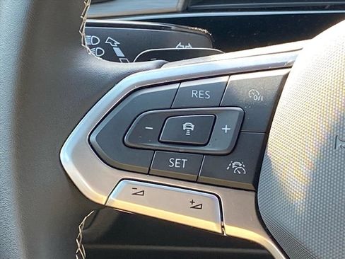 Certified 2025 Volkswagen Atlas Cross Sport SE image 7