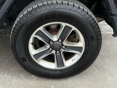 Used 2019 Jeep Wrangler Unlimited Sahara w/ Dual Top Group image 9