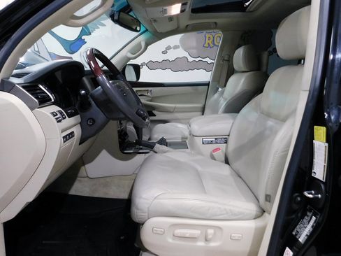 Used 2013 Lexus LX 570 4WD w/ Luxury Pkg w/Pre-crash image 33