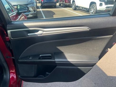 Used 2018 Ford Fusion SE w/ Fusion SE Technology Package FWD image 12