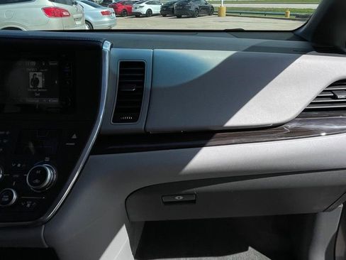 Used 2015 Toyota Sienna XLE w/ XLE Navigation Package image 30