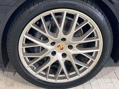 Used 2020 Porsche Panamera RWD image 13