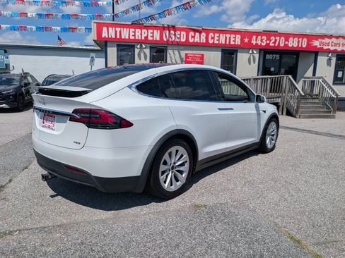 Used 2018 Tesla Model X 75D AWD/4WD image 3