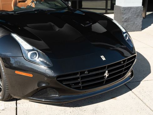 Used 2016 Ferrari California T image 2