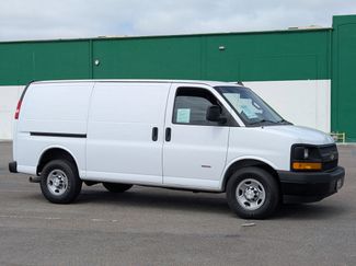 Used 2017 Chevrolet Express 3500 image 1