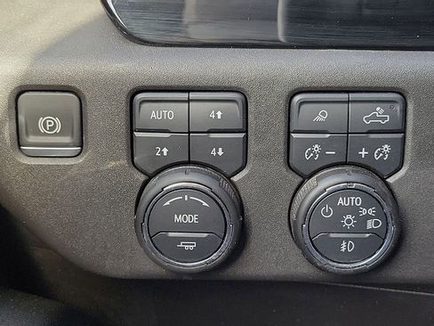 Used 2024 Chevrolet Silverado 1500 LT Trail Boss w/ LT Trail Boss Premium Package image 16