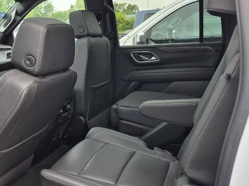 Used 2024 Chevrolet Suburban LT w/ LT Signature Package AWD/4WD image 5