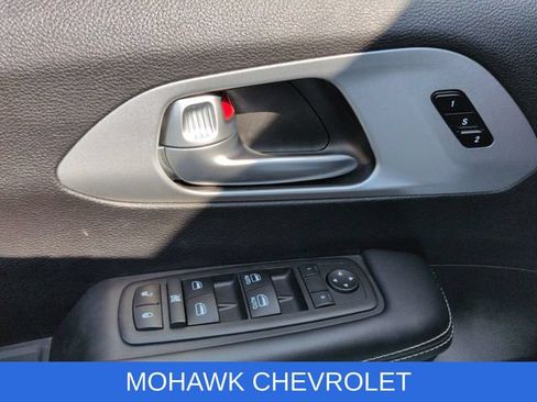 Used 2024 Chrysler Pacifica Limited FWD image 24