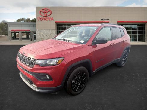 Used 2025 Jeep Compass Latitude w/ Altitude Special Edition image 1