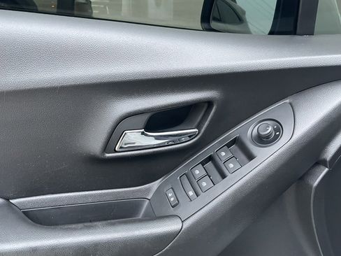 Used 2022 Chevrolet Trax LT w/ Sport Edition image 11