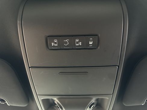 Used 2020 Dodge Grand Caravan SXT w/ Driver Convenience Group FWD image 25