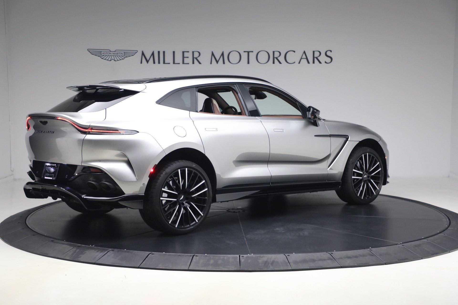Used 2023 Aston Martin DBX 707 AWD/4WD image 8