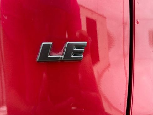 Used 2022 Toyota RAV4 LE image 11