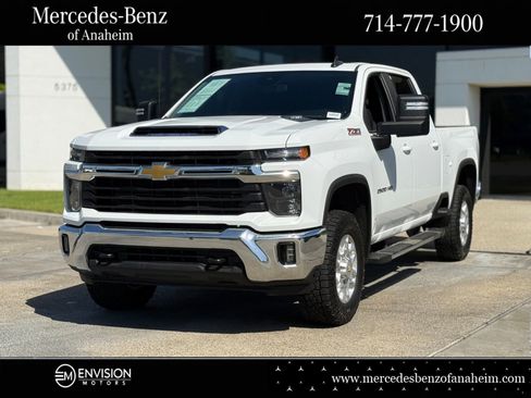 Used 2024 Chevrolet Silverado 2500 LT AWD/4WD image 1