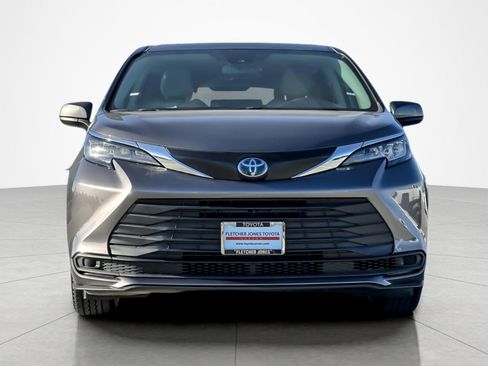 Certified 2023 Toyota Sienna LE w/ LE Plus Package image 8