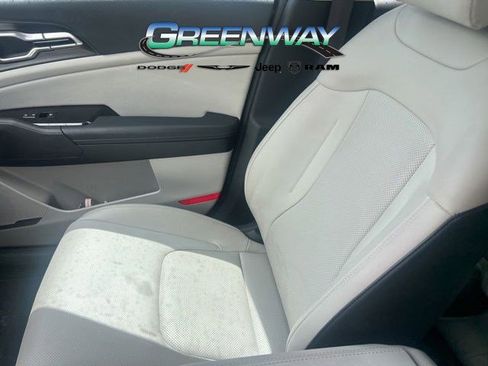 Used 2024 Kia Sportage EX FWD image 19