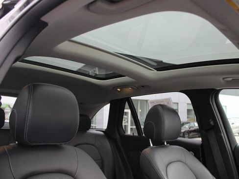 Used 2021 Mercedes-Benz GLC 300 4MATIC image 35